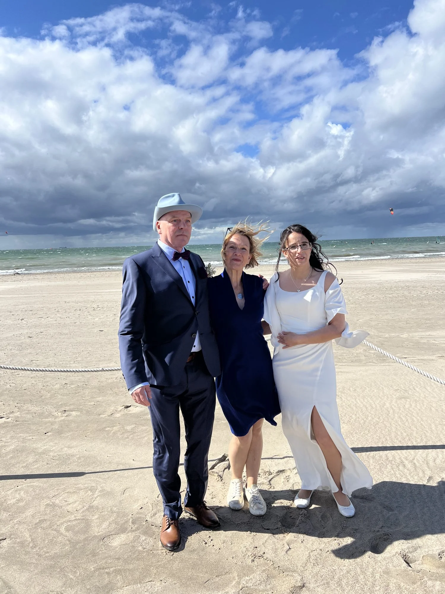 Hochzeitsrednerin Adrienne Friedlaender mit Brautpaar