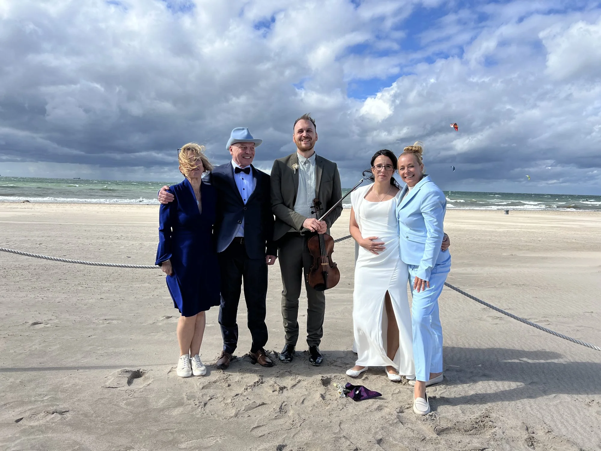 Hochzeitsrednerin Adrienne Friedlaender mit Brautpaar