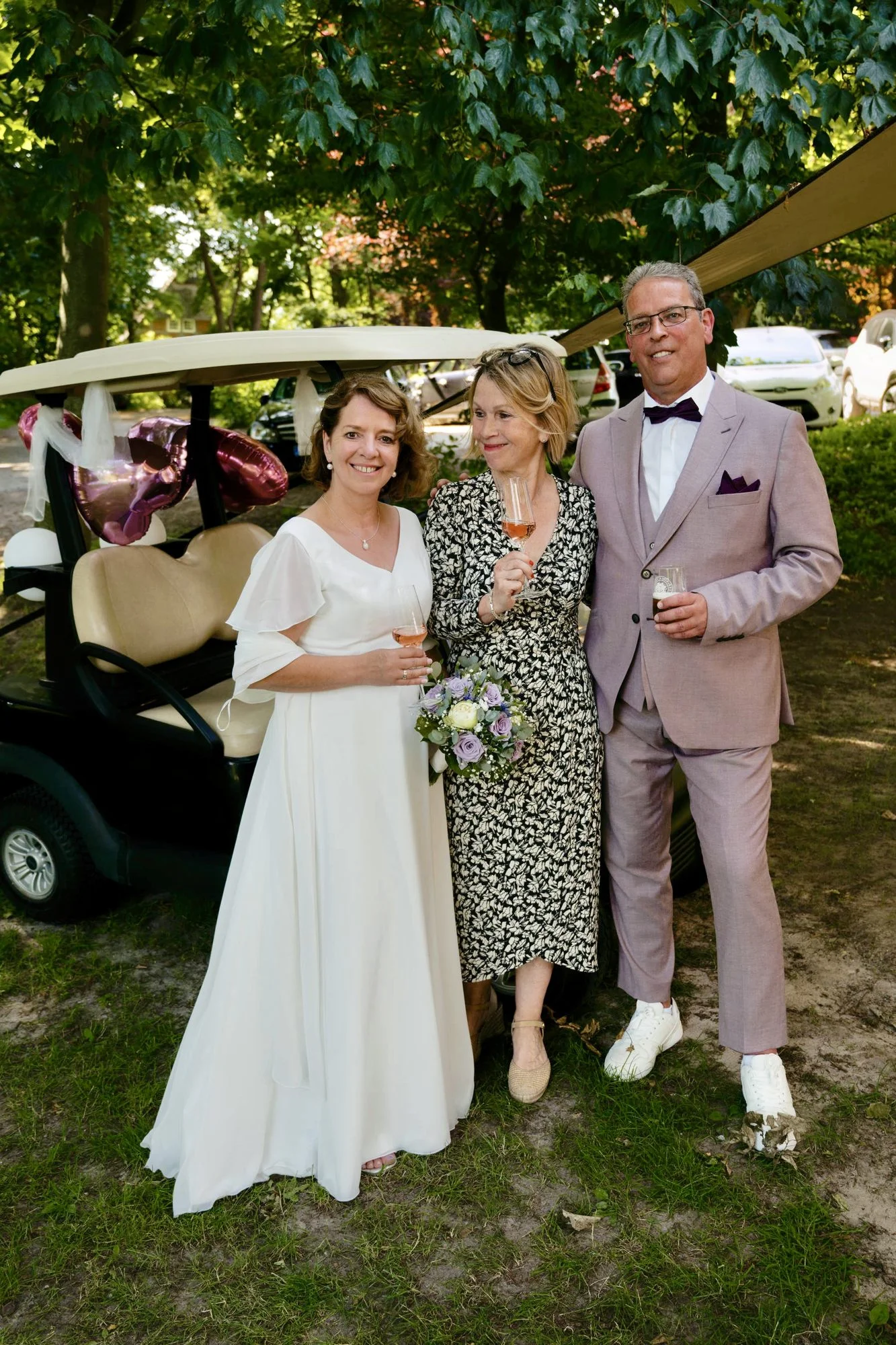 Hochzeitsrednerin Adrienne Friedlaender mit Brautpaar